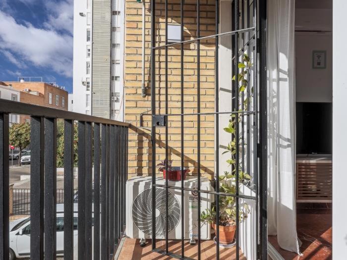 Elegante Apt Luminoso Y Tranquilo De 2 Hab Sevilla Wifi-Ful Parking Inc Exterior photo