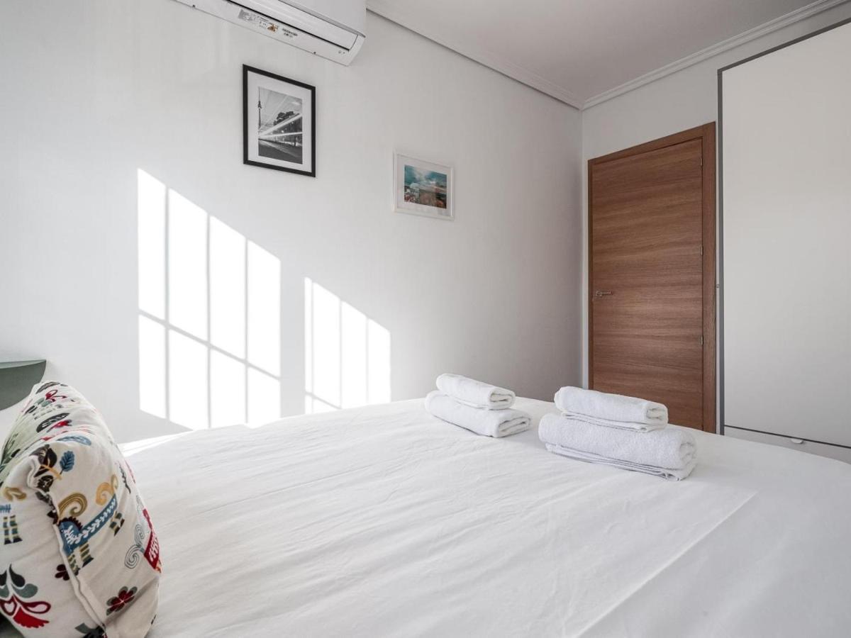 Elegante Apt Luminoso Y Tranquilo De 2 Hab Sevilla Wifi-Ful Parking Inc Exterior photo